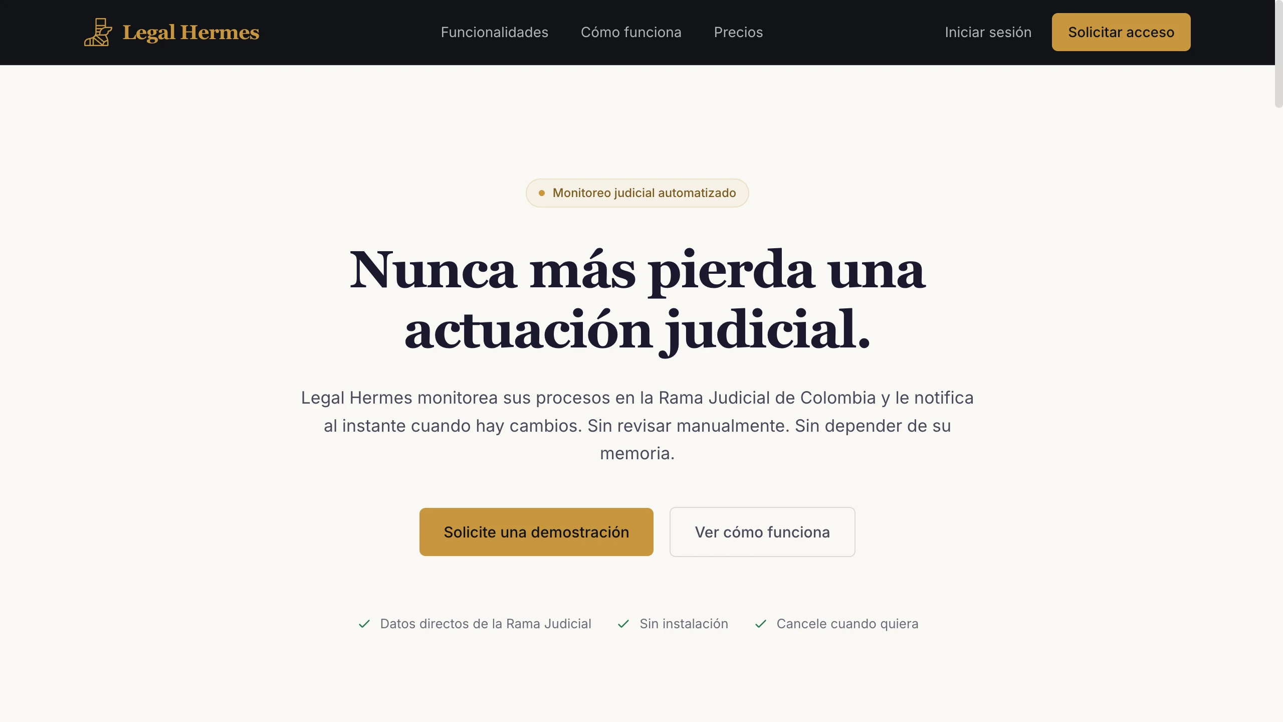 Legal Hermes landing page: the headline 'Nunca más pierda una actuación judicial' above a description of automated court-case monitoring, with request-a-demo and how-it-works buttons.